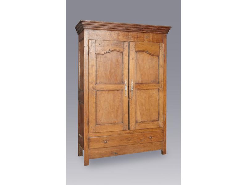 ARMOIRE à corniche droite en chêne ouvrant...