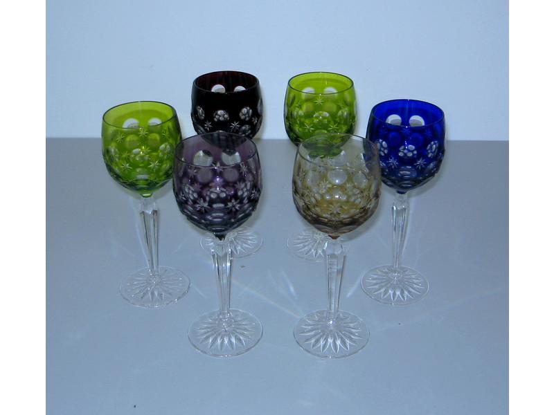 SIX VERRES en cristal de couleurs sur pi...