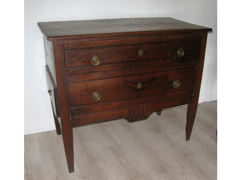 COMMODE rectangulaire en chêne, deux rangs...
