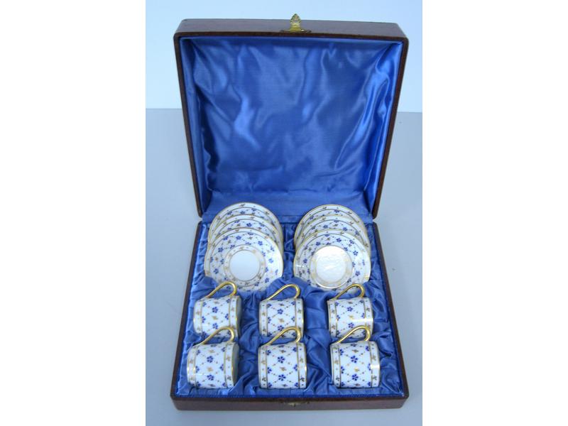 LE TALLEC, Partie de service en porcelaine...