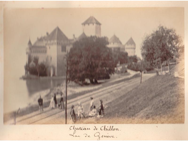 Album cartonné noir, contenant 47 photographies...