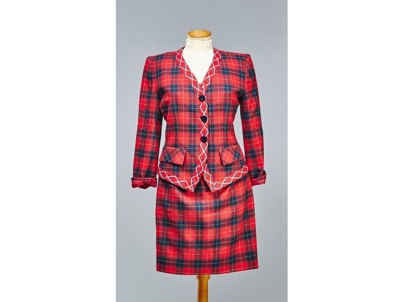 YVES SAINT-LAURENT, Variation
