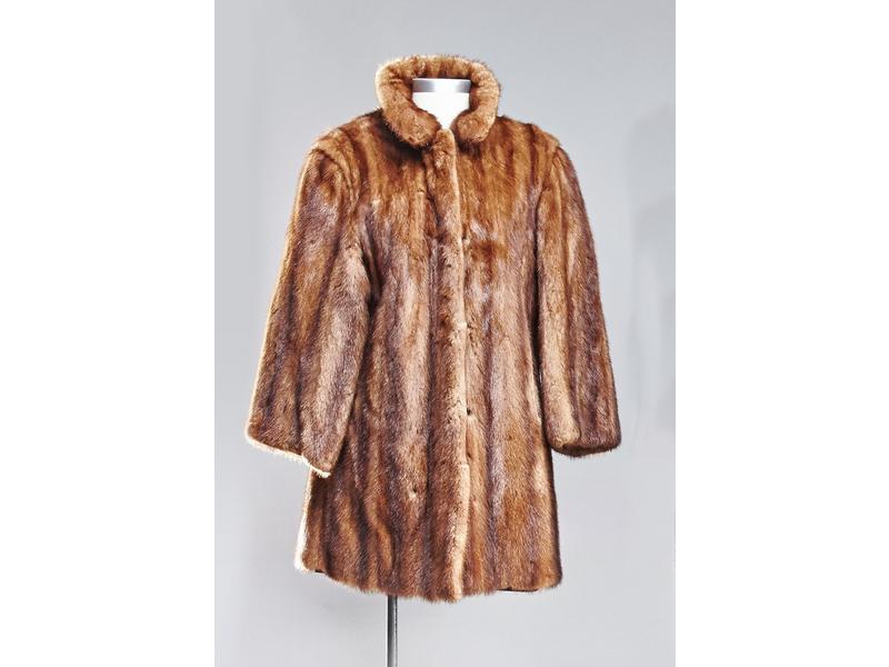 MANTEAU DE VISON brun trois-quart doublure...
