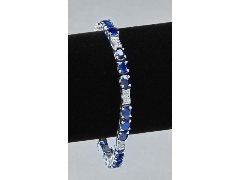 BRACELET en argent (925ème) serti de saphir...