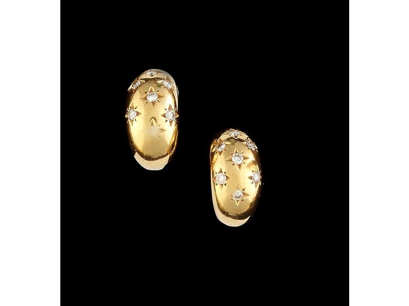 CLIPS d'oreilles en or jaune, sertis chacun...