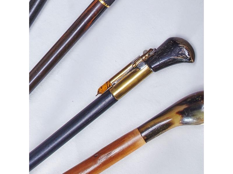 CANNE BRIQUET en bois noirci, la bague en...