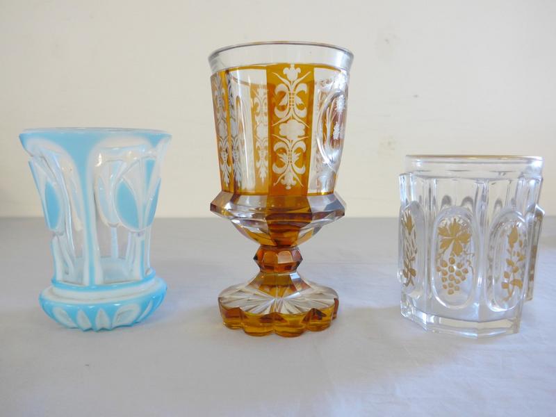 VERRE SUR PIED en cristal blanc et jaune...