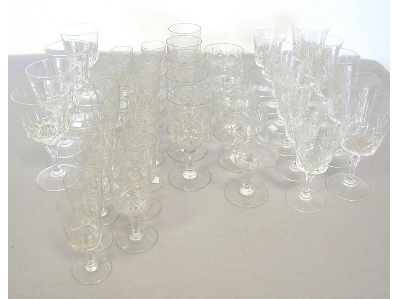 ENSEMBLE DE VERRES EN CRISTAL,
