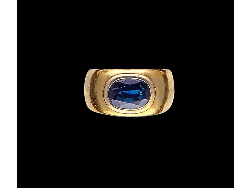 BAGUE type chevalière en or jaune (750) orné...