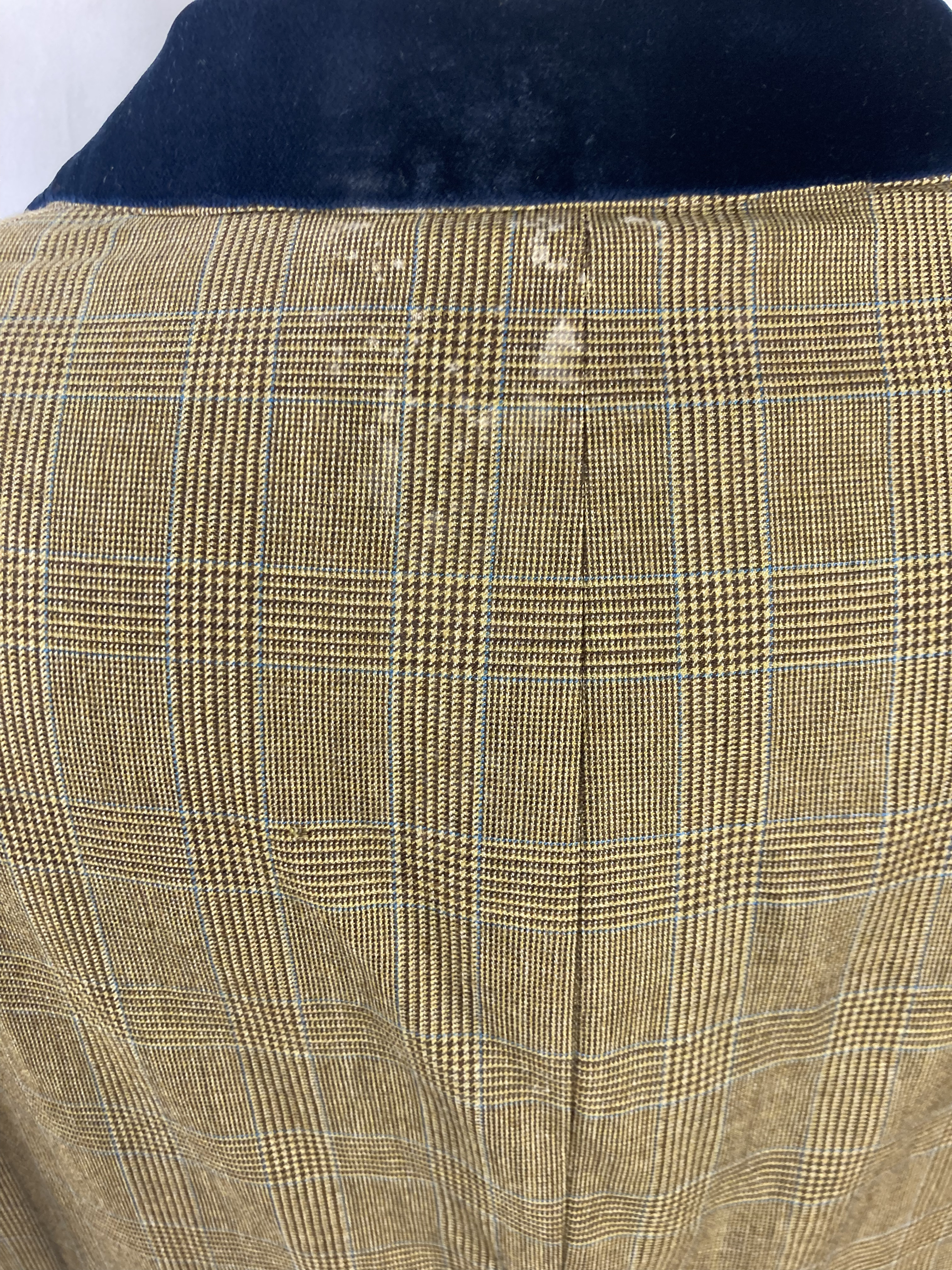 ENSEMBLE DE DEUX VESTES : CHESTER BARRIE,...