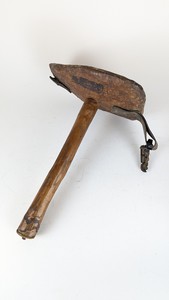TABOURET DE BERGER sur un seul pied en bois,...