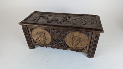COFFRE MINIATURE rectangulaire en bois sculpté...