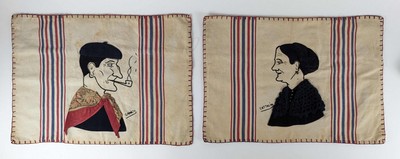 DEUX HOUSSES DE COUSSIN en tissu polychrome...
