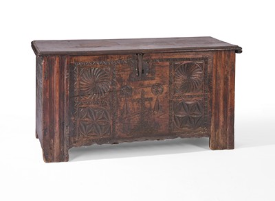 COFFRE recatngulaire en bois mouluré et sculpté...