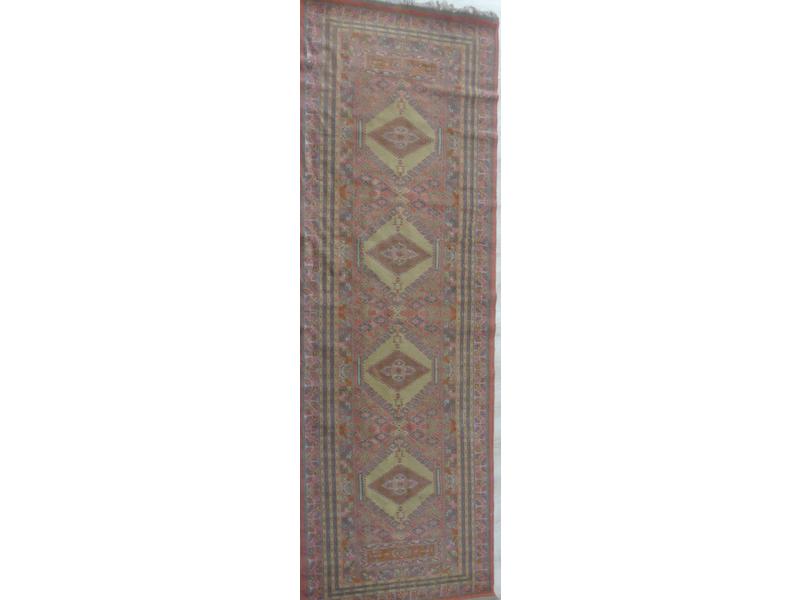 TAPIS GALERIE en laine à décor de losange...