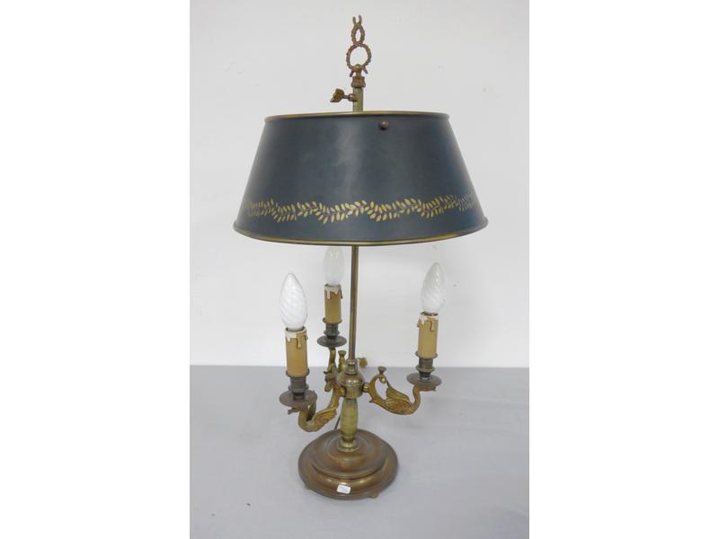 LAMPE BOUILLOTE en bronze à trois lumières...