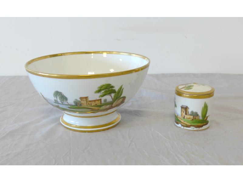 COUPE sur piédouche et TASSE avec couvercle...