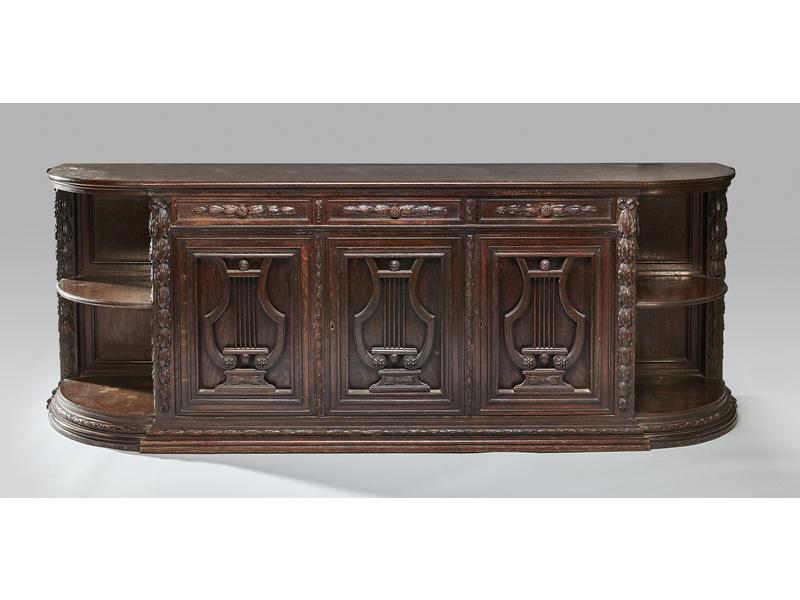 ENFILADE à l'anglaise, en chêne teinté, mouluré...