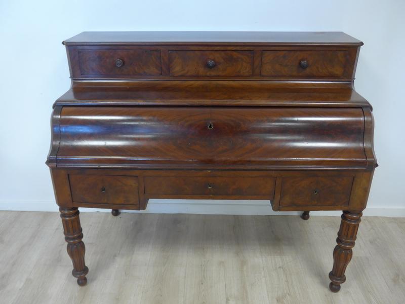 BUREAU A CYLINDRE en acajou et placage d'acajou...
