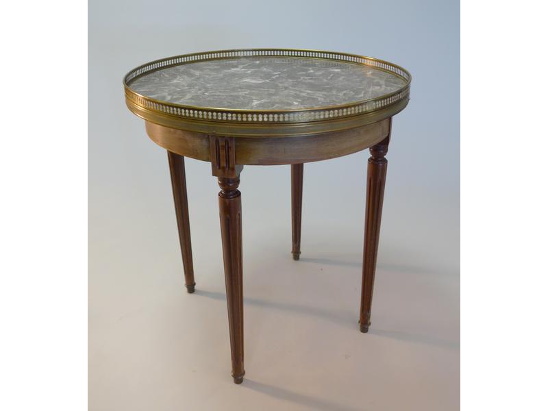 PETITE TABLE BOUILLOTTE en acajou et placage...
