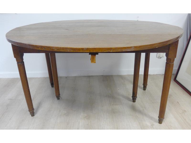 TABLE RONDE A  VOLETS, en noyer, pieds t...