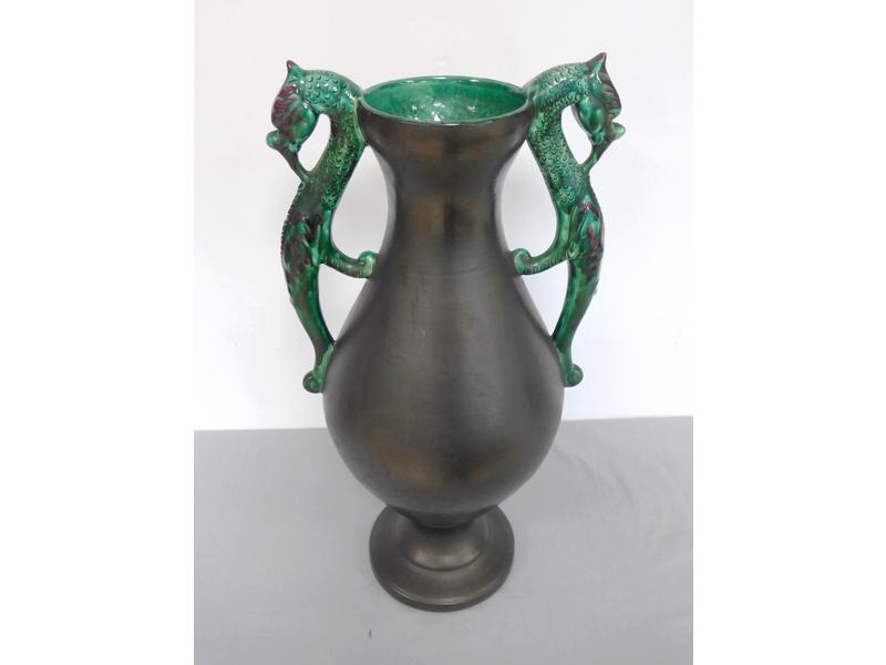 GRAND VASE de forme balustre en faïence émaillée...