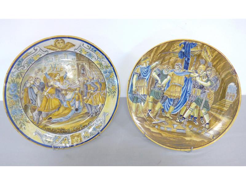 DEUX PLATS en faïence fine émaillée à décor...