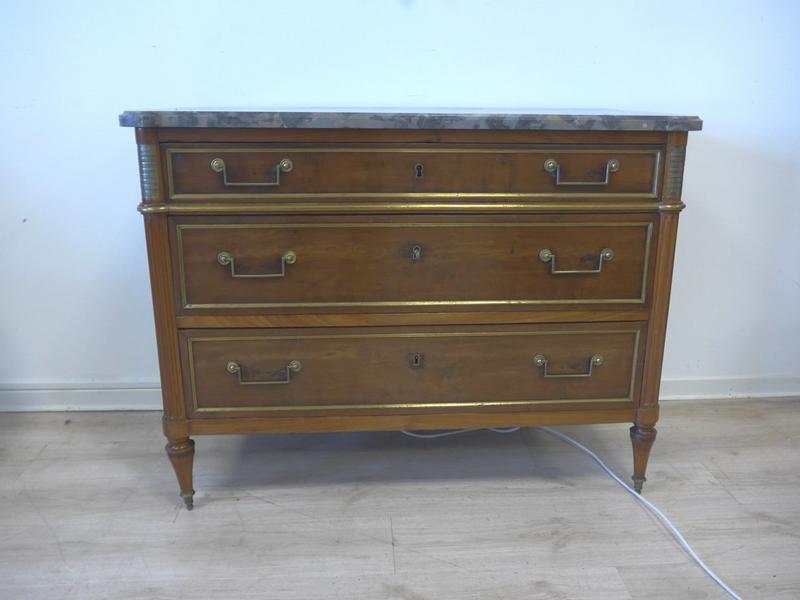 COMMODE rectangulaire en acajou et placage...