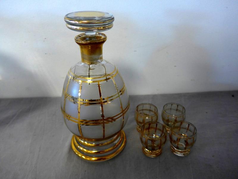 SERVICE A LIQUEUR MINIATURE en porcelaine...