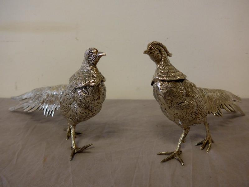COUPLE DE FAISANS en métal argenté.