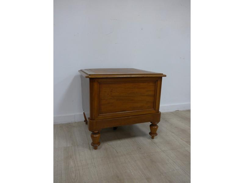 TABOURET D'AISANCE carré formant marche-pied...