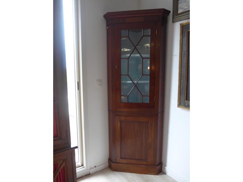 VITRINE D'ENCOIGNURE en acajou et placage...