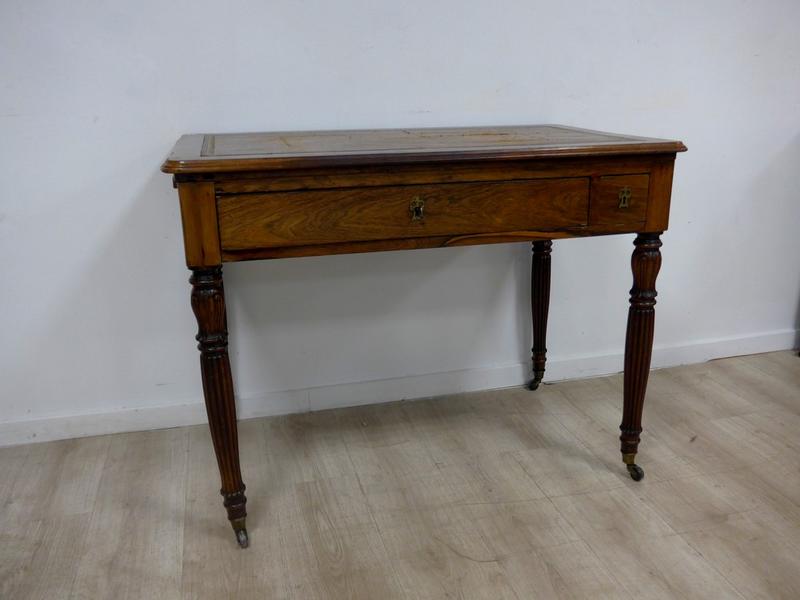 BUREAU rectangulaire en chêne et placage...