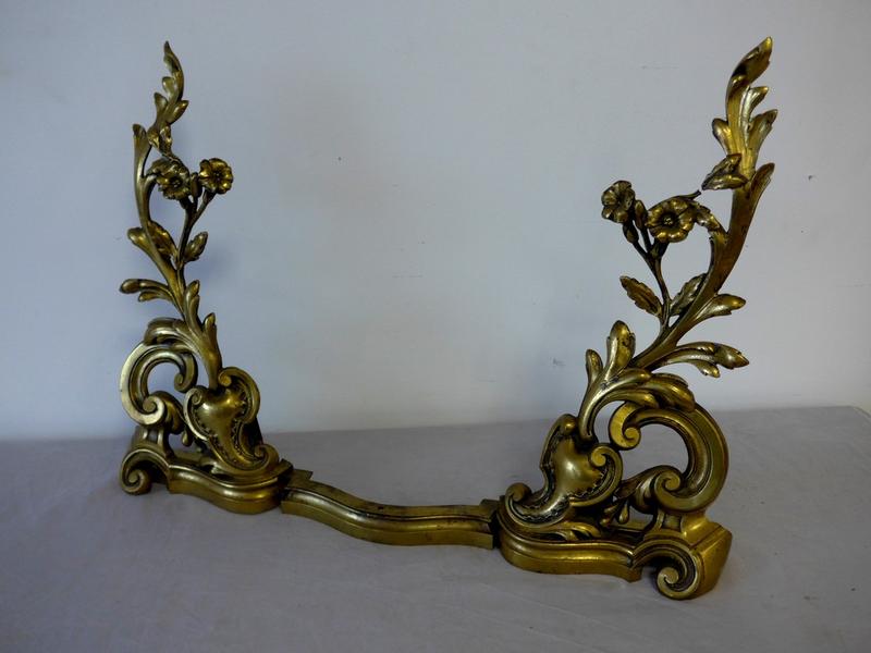 PAIRE DE DEVANTS DE CHEMINEE en bronze de...