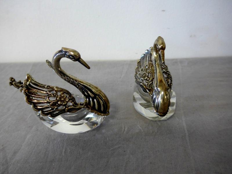 PAIRE DE SALERONS en argent (835) et cristal...