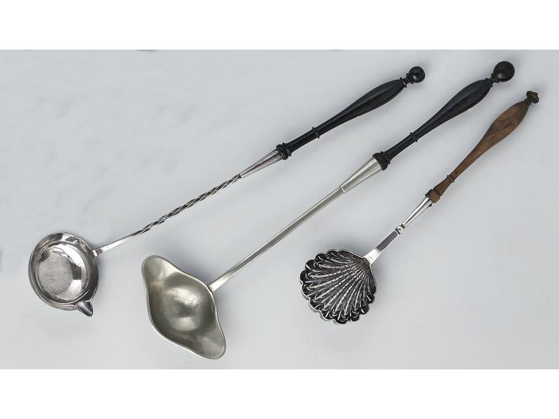CUILLERE A SAUPOUDRER en argent repercé en...