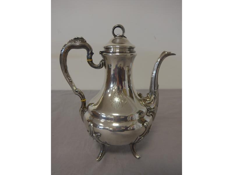 CAFETIERE en argent uni à anse, bec et quatre...