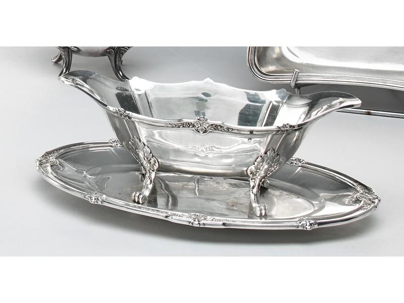 SAUCIERE SUR PRESENTOIR en argent, modèle...