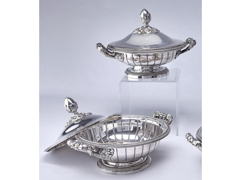 PAIRE DE LEGUMIERS en argent de forme ronde...