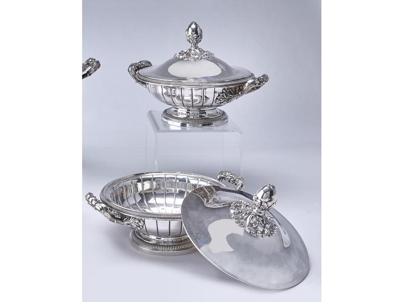 PAIRE DE LEGUMIERS en argent de forme ronde...