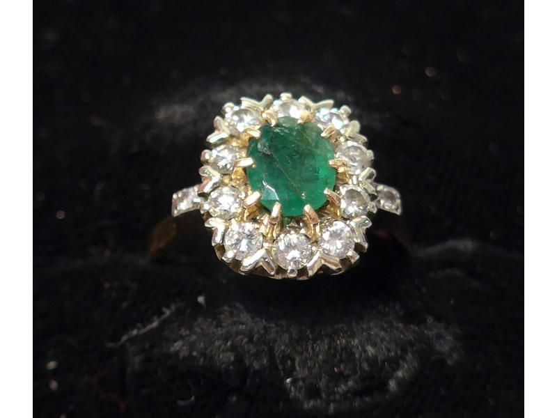 BAGUE marguerite en or jaune (750) ornée...