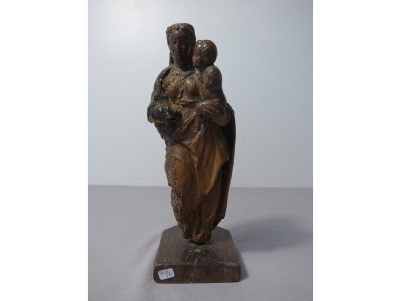 VIERGE A l'ENFANT DEBOUT portant le Christ...