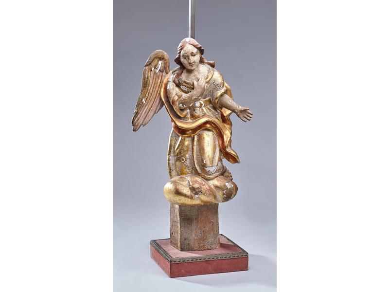 ANGE SUR DES NUEES en bois sculpté polychrome...