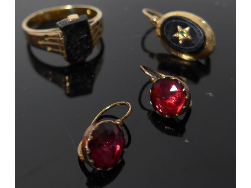 LOT D'OR comprenant paire de boucles d'oreilles...