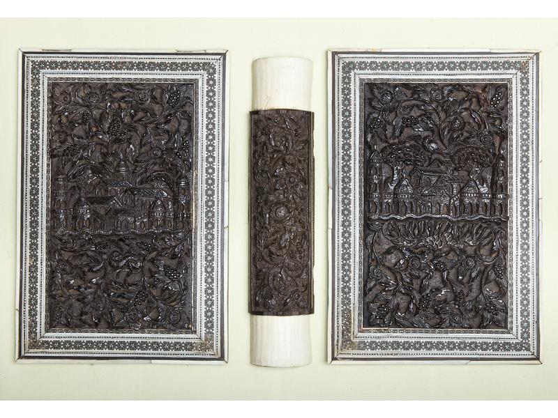 RELIURE de livre composée de deux plats et...