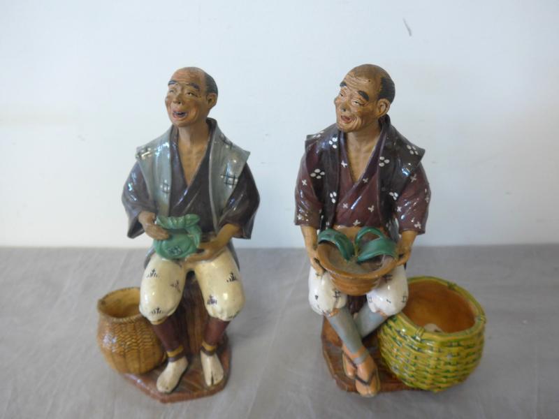 DEUX PERSONNAGES en terre cuite émaillée...