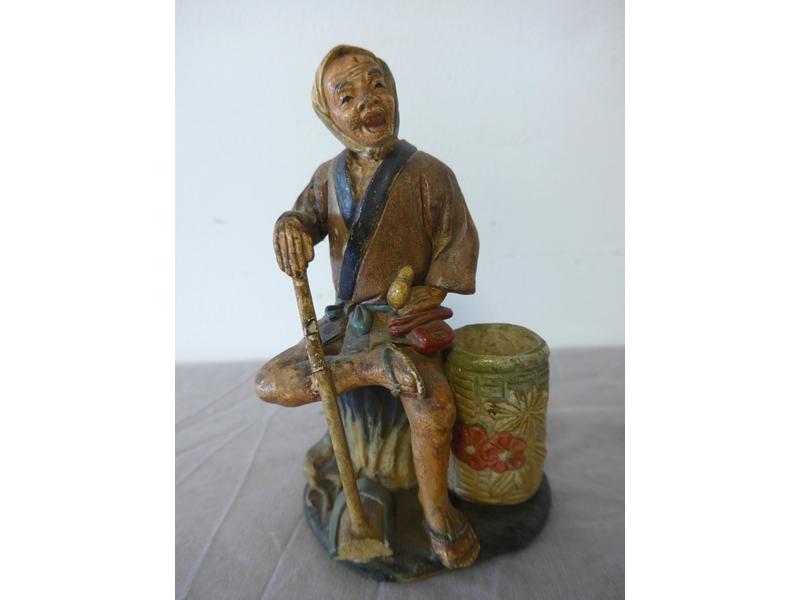 PERSONNAGE en terre cuite émailllée polychrome,...
