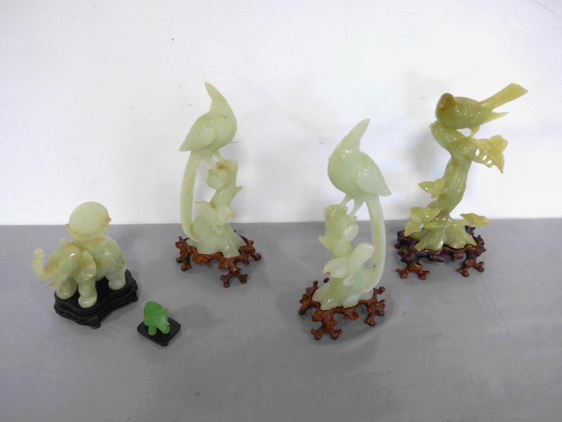 ENSEMBLE DE FIGURINES EN SERPENTINE VERTE...