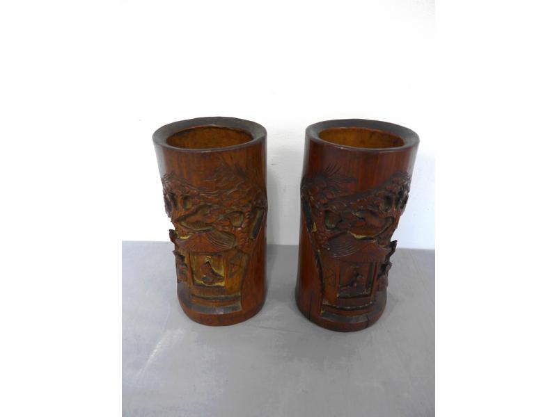 PAIRE DE POTS A PINCEAUX, en bambou sculpté...