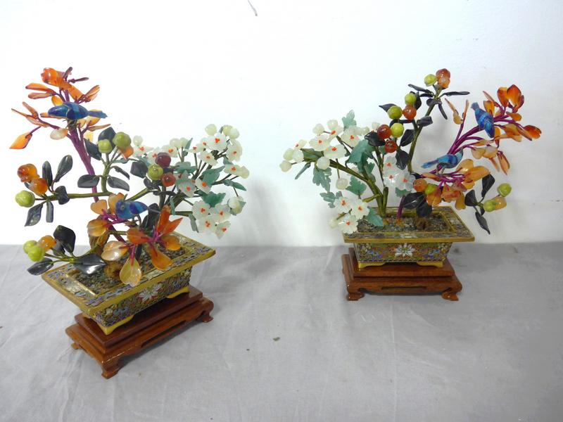 PAIRE DE PETITES CAISSES A FLEURS de forme...
